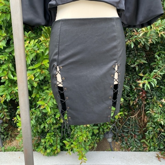 Olivaceous Double Lace Up Side Short Black Skirt - Picture 1 of 8